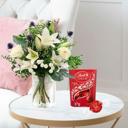 Blue Serenity & Free Lindor Chocolates (37g) Blue Serenity & Free Lindor Chocolates (37g)